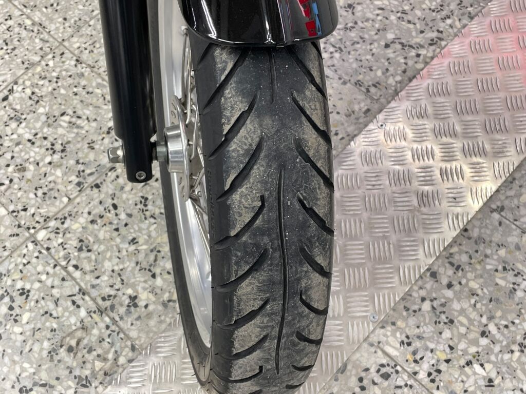 Triumph Thruxton 2005 Musta