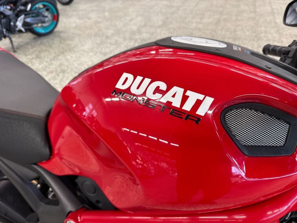 Ducati Monster 2008 Punainen