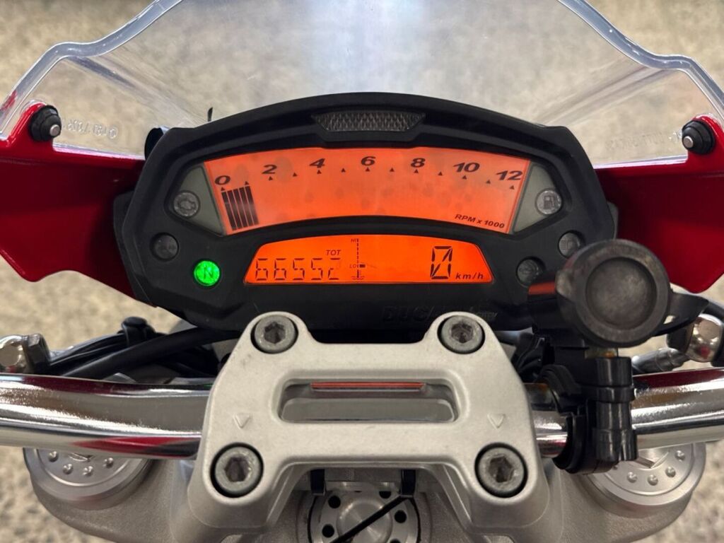 Ducati Monster 2008 Punainen