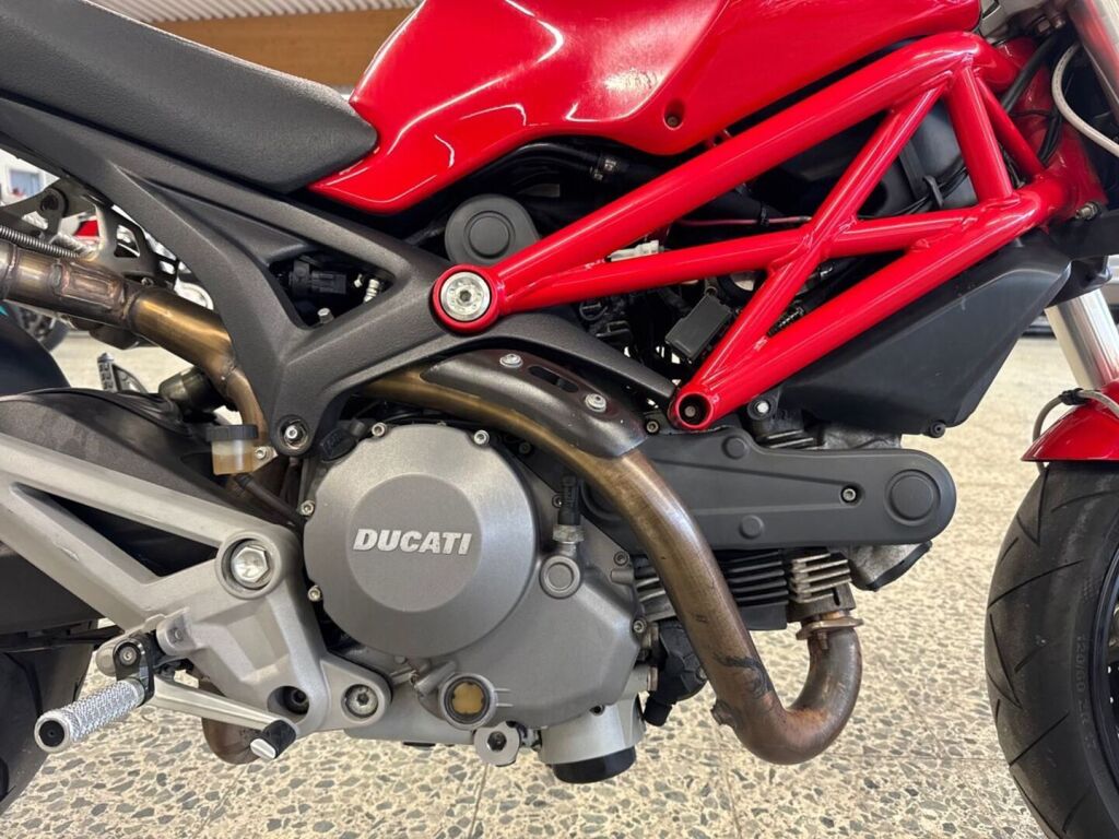 Ducati Monster 2008 Punainen