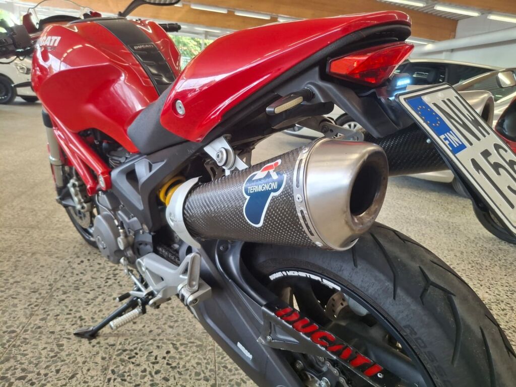 Ducati Monster 2008 Punainen