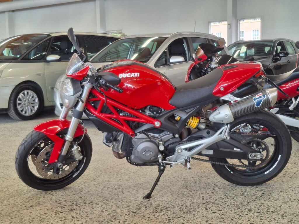 Ducati Monster 2008 Punainen