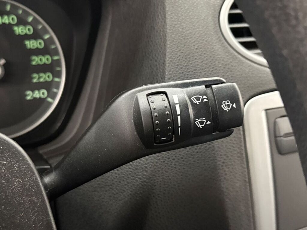 Ford Focus 2006 Punainen