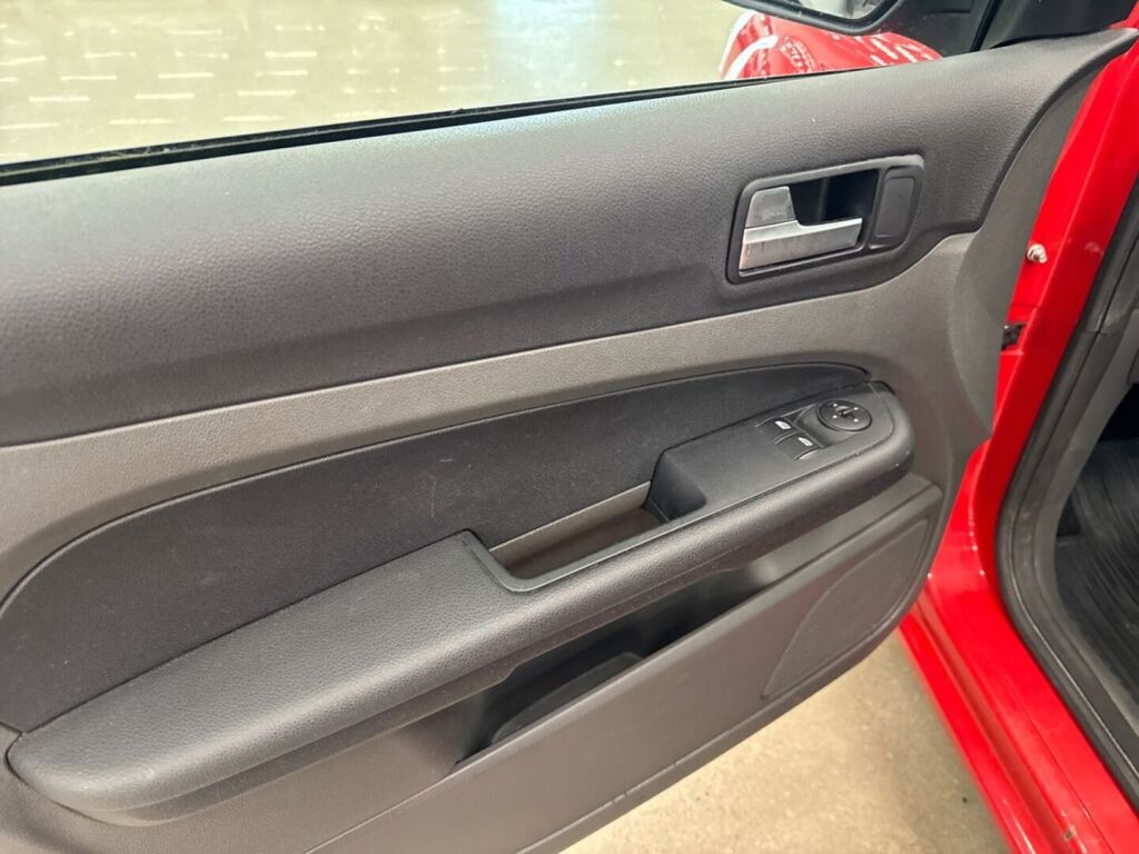 Ford Focus 2006 Punainen