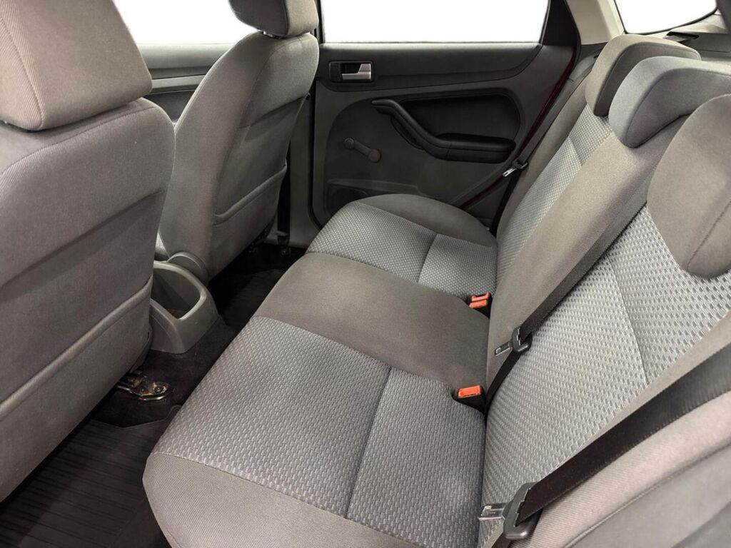 Ford Focus 2006 Punainen