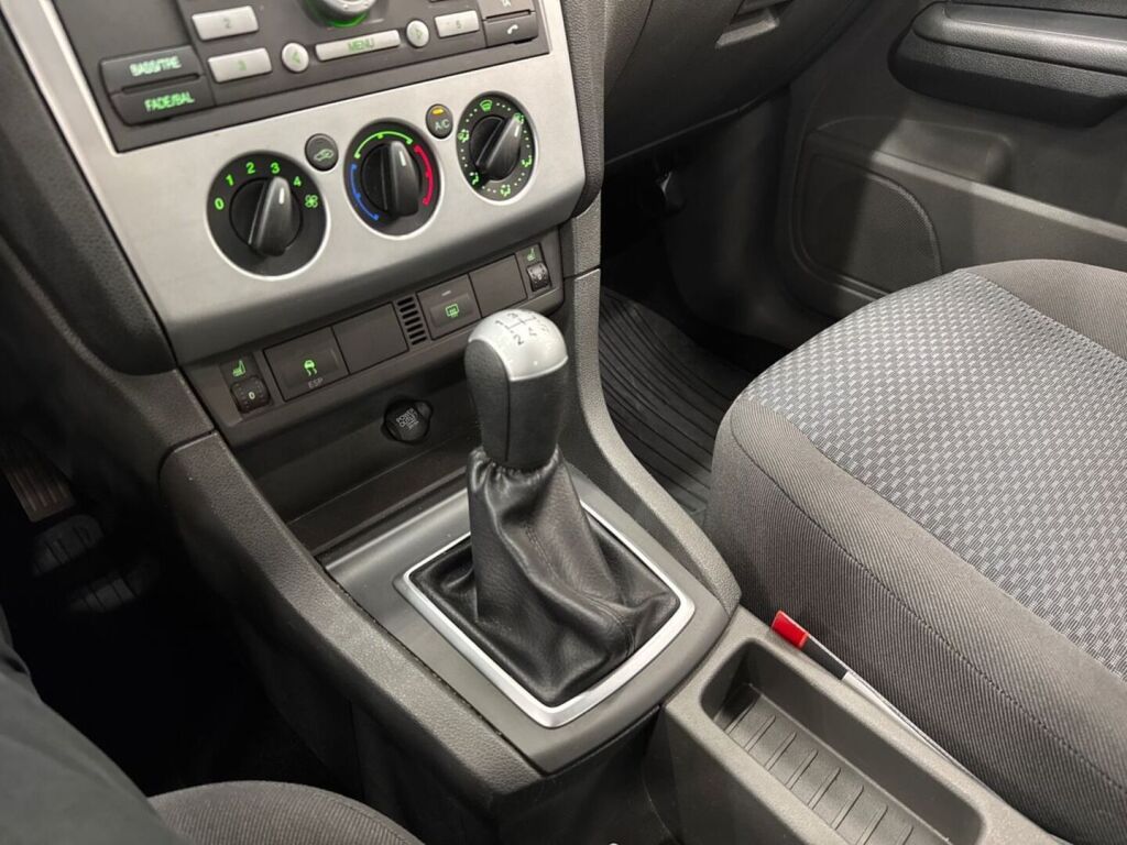 Ford Focus 2006 Punainen