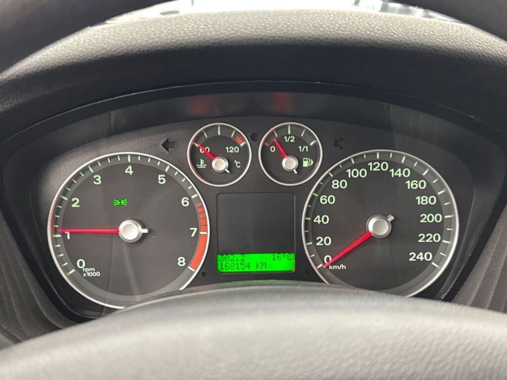 Ford Focus 2006 Punainen