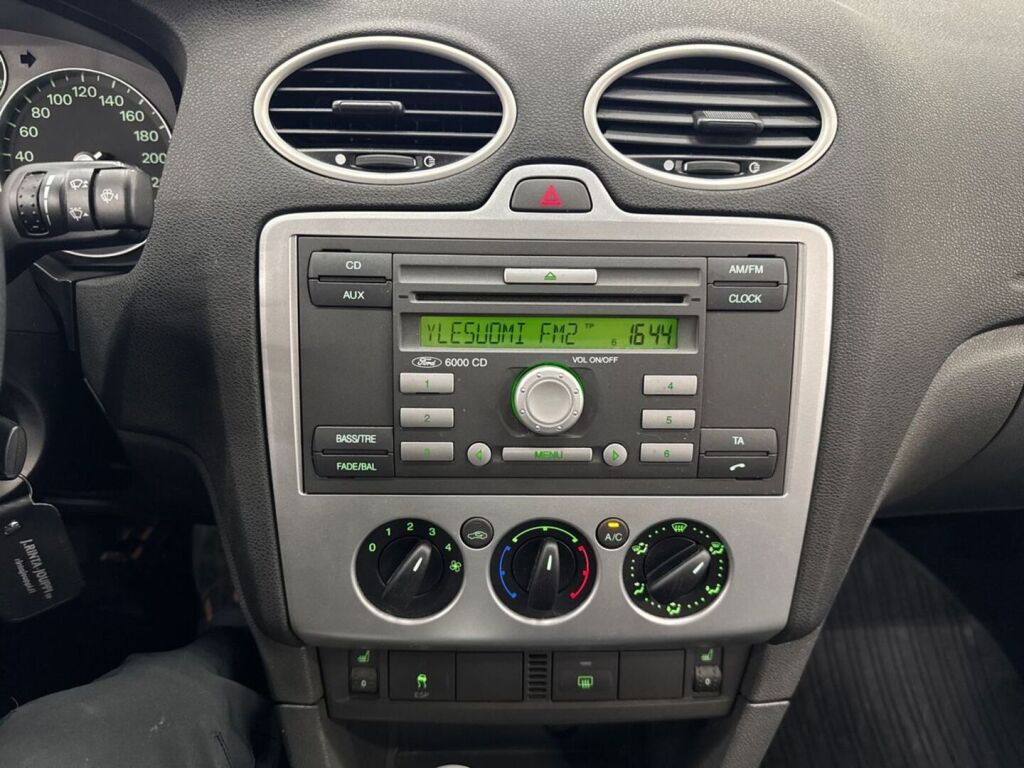 Ford Focus 2006 Punainen