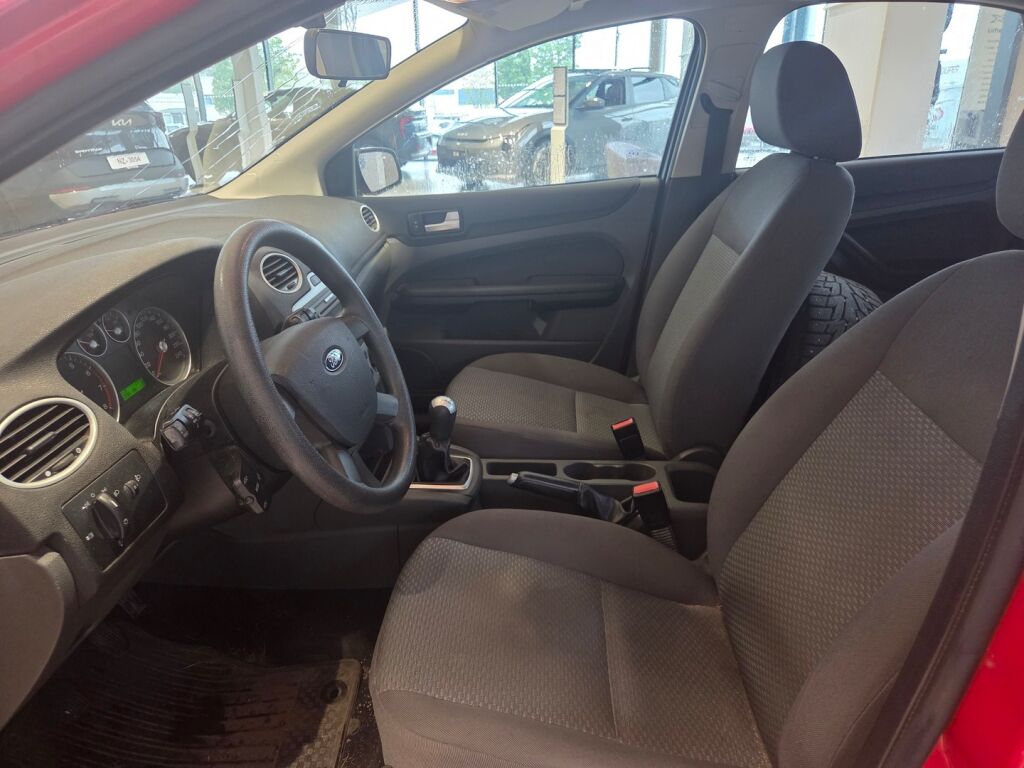 Ford Focus 2006 Punainen