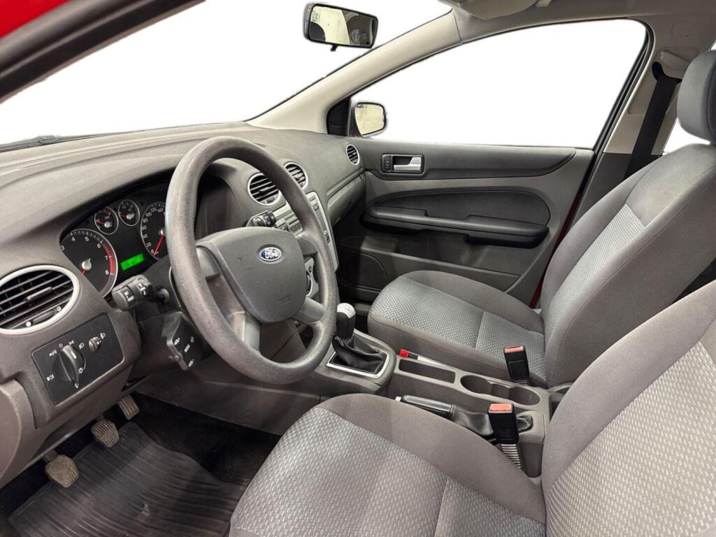 Ford Focus 2006 Punainen