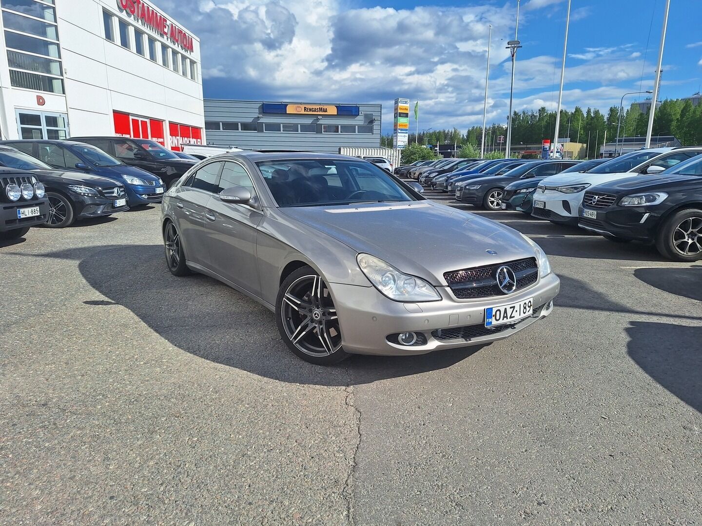 Harmaa Mercedes-Benz CLS