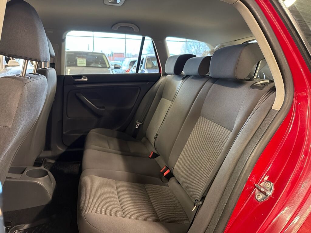 Volkswagen Golf 2008 Punainen