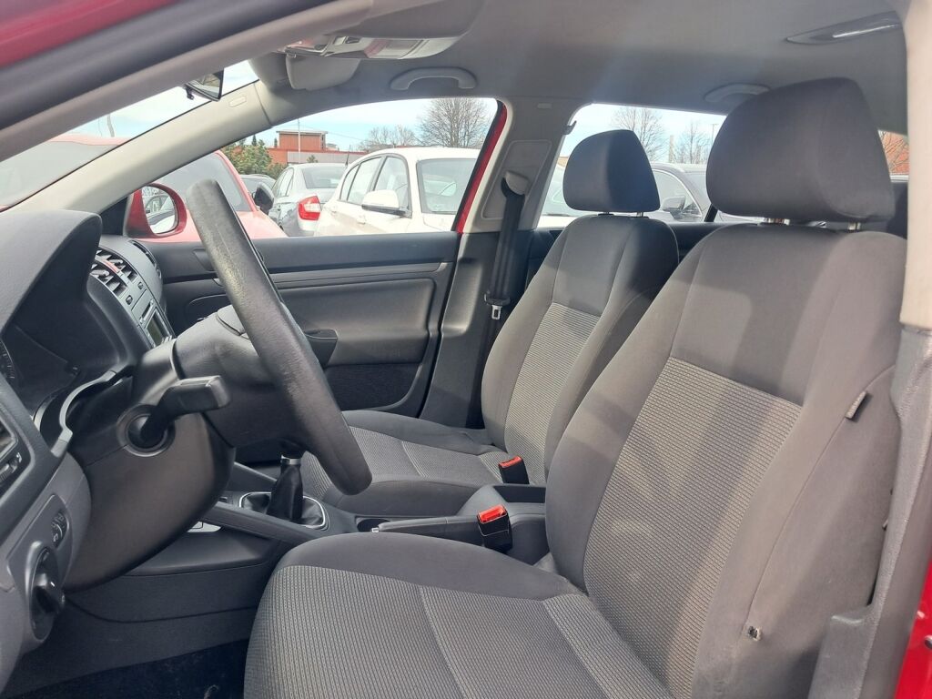 Volkswagen Golf 2008 Punainen