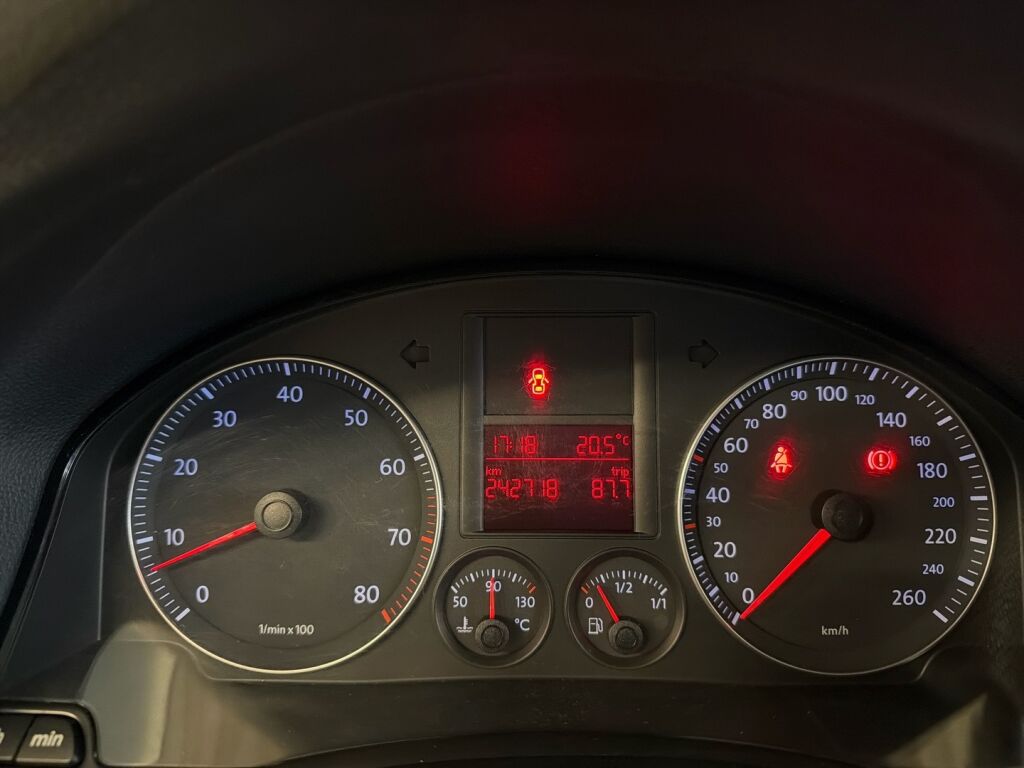 Volkswagen Golf 2008 Punainen