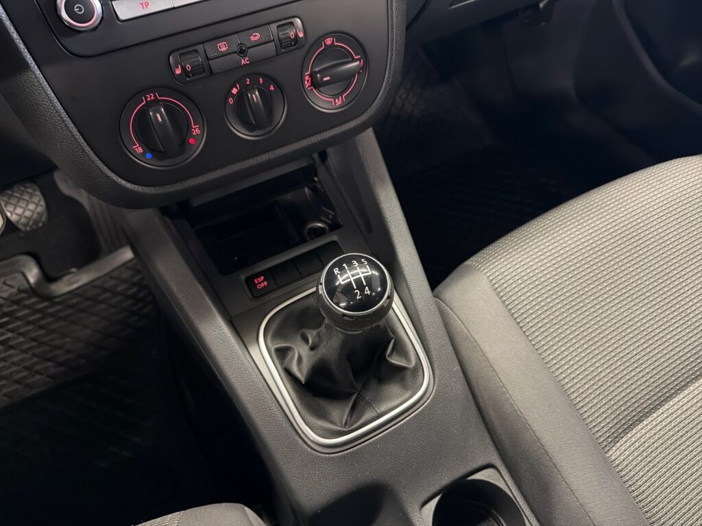 Volkswagen Golf 2008 Punainen