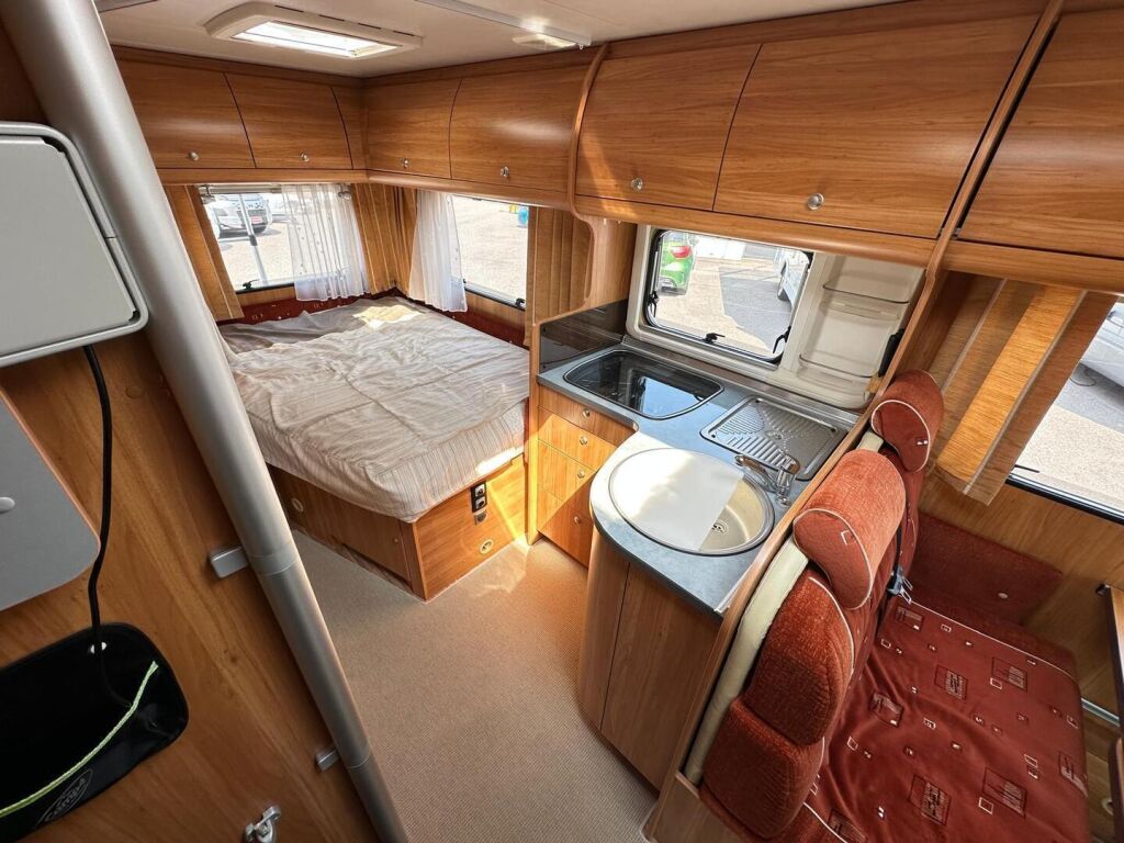 Bürstner Marano T 640 2008 Valkoinen