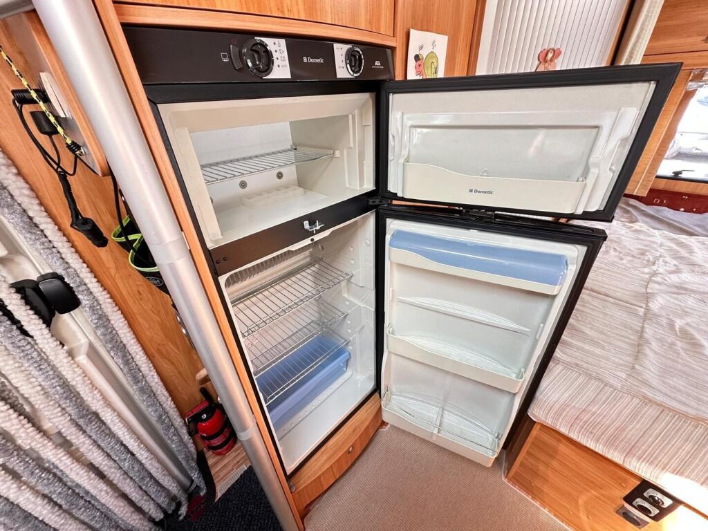 Bürstner Marano T 640 2008 Valkoinen