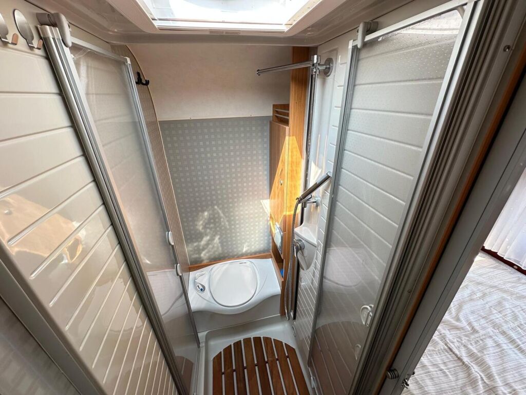 Bürstner Marano T 640 2008 Valkoinen