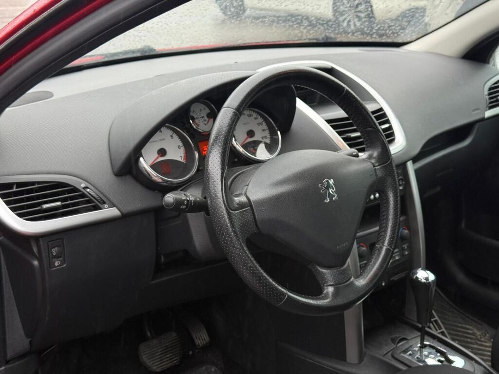 Peugeot 207 2008 Punainen