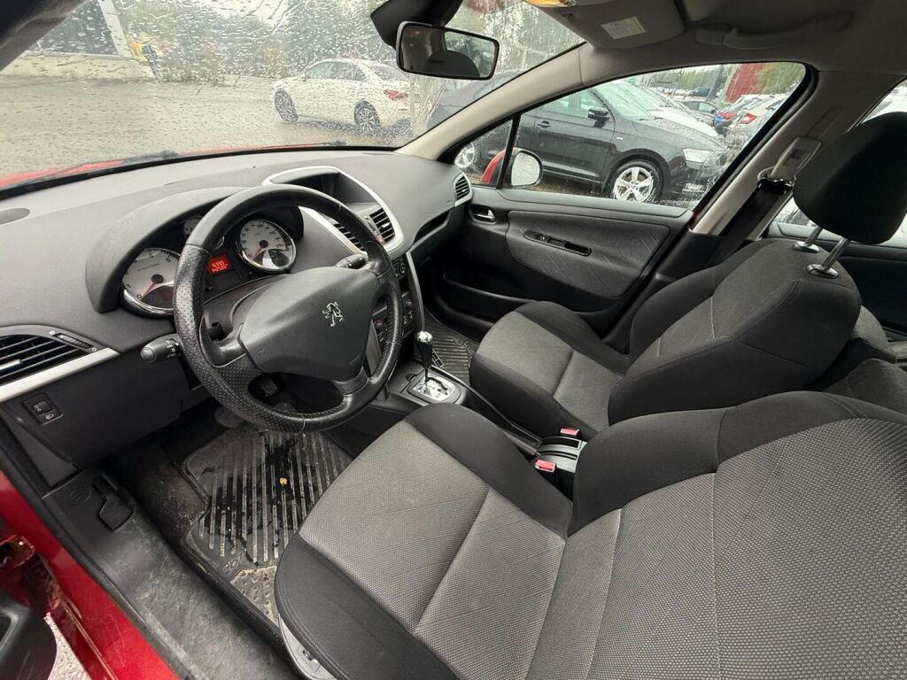 Peugeot 207 2008 Punainen