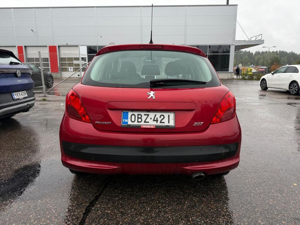 Peugeot 207 2008 Punainen