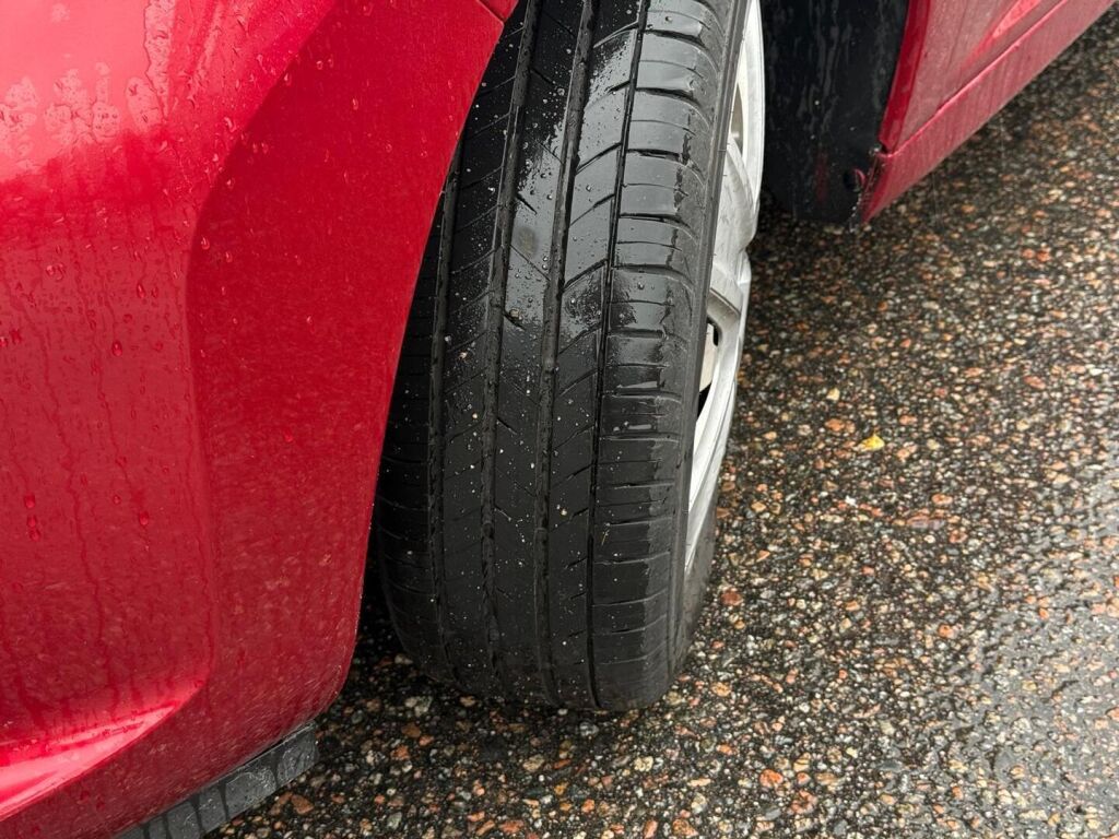 Peugeot 207 2008 Punainen