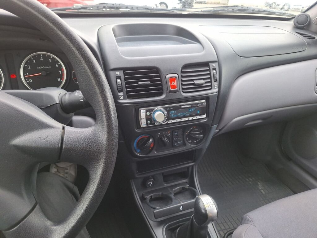 Nissan Almera 2003 Hopea