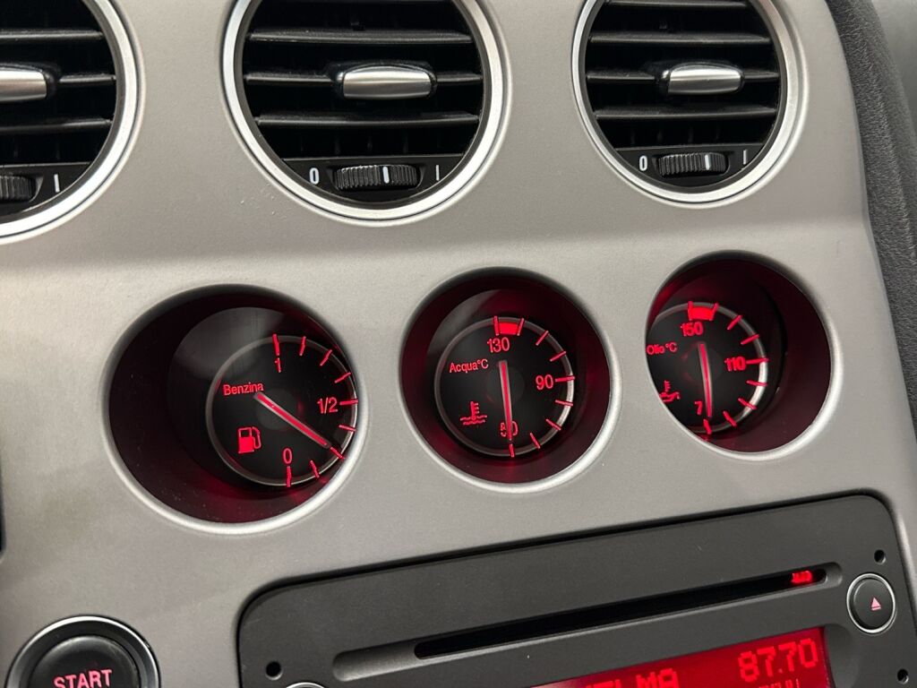 Alfa Romeo 159 2006 Punainen