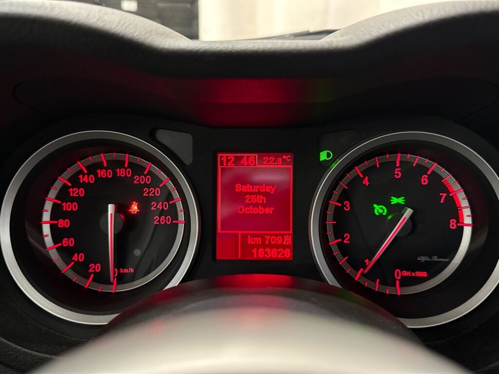 Alfa Romeo 159 2006 Punainen