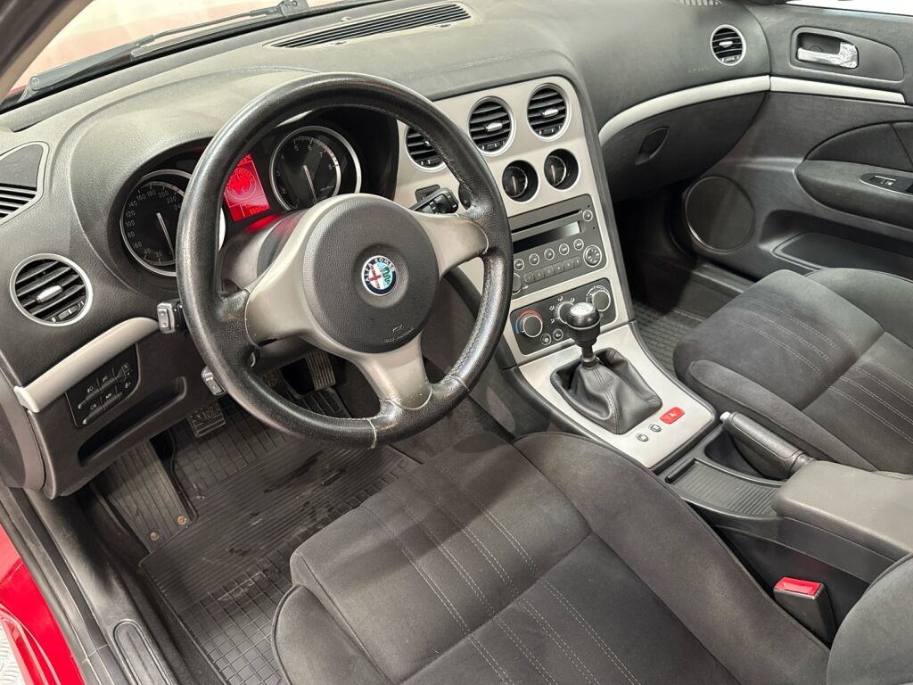 Alfa Romeo 159 2006 Punainen