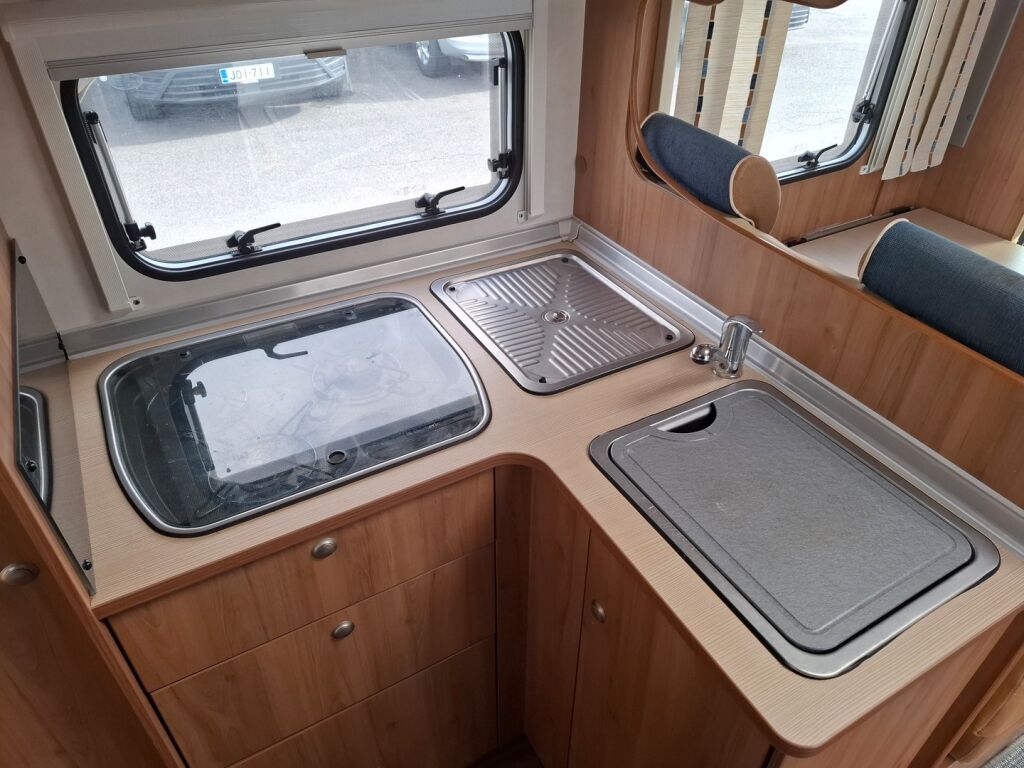 Bürstner Nexxo T660 2009 Valkoinen