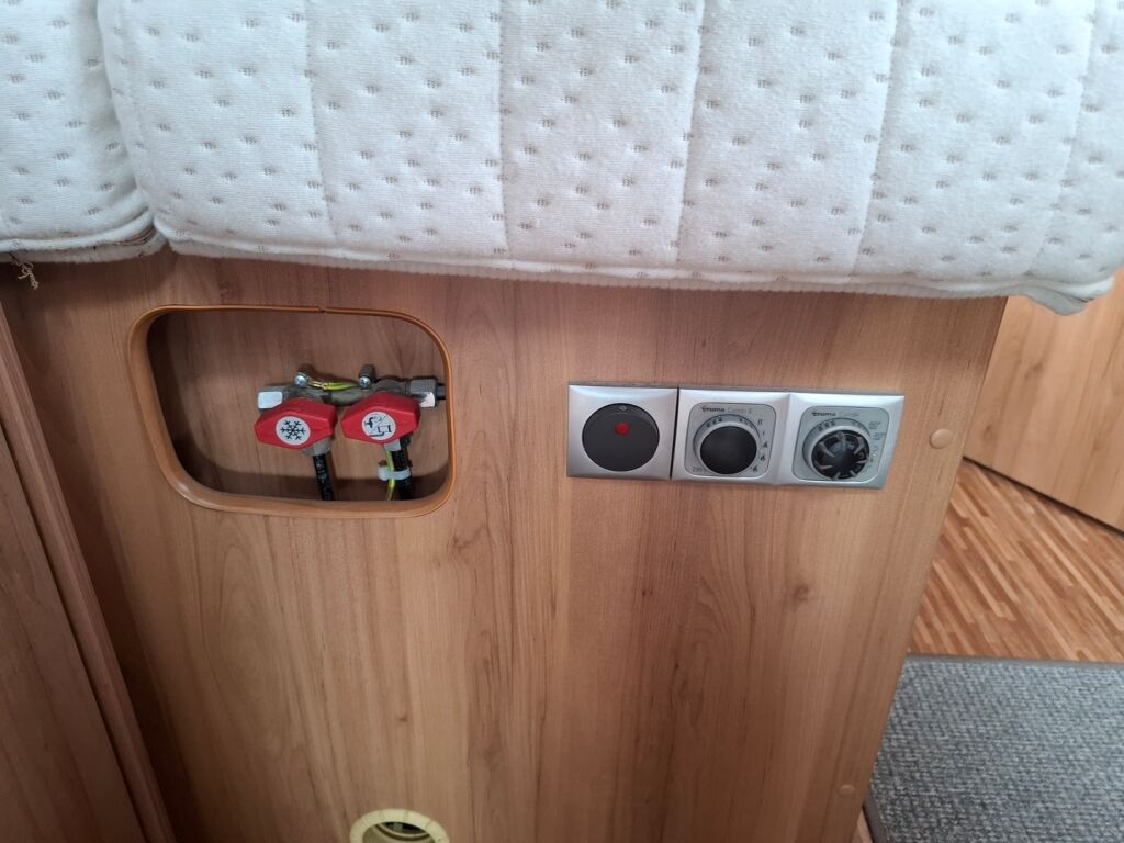 Bürstner Nexxo T660 2009 Valkoinen