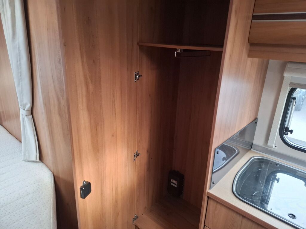 Bürstner Nexxo T660 2009 Valkoinen