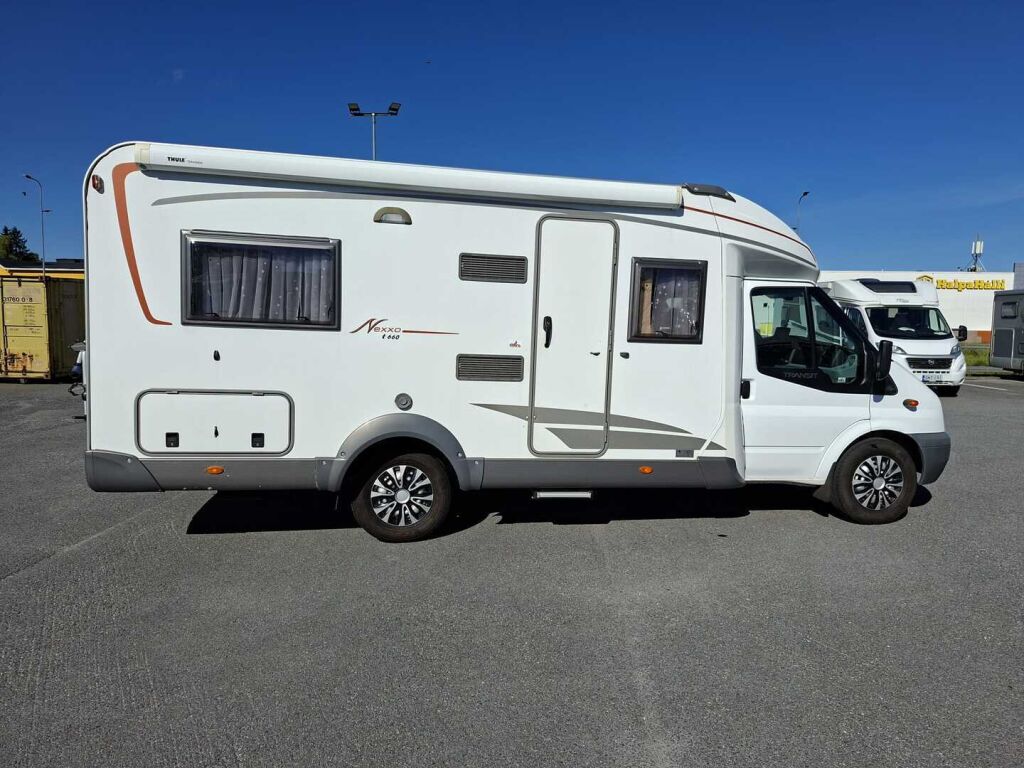 Bürstner T660 Nexxo 2009 Valkoinen