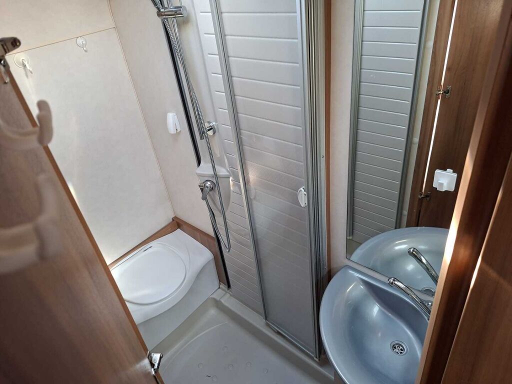 Bürstner T660 Nexxo 2009 Valkoinen