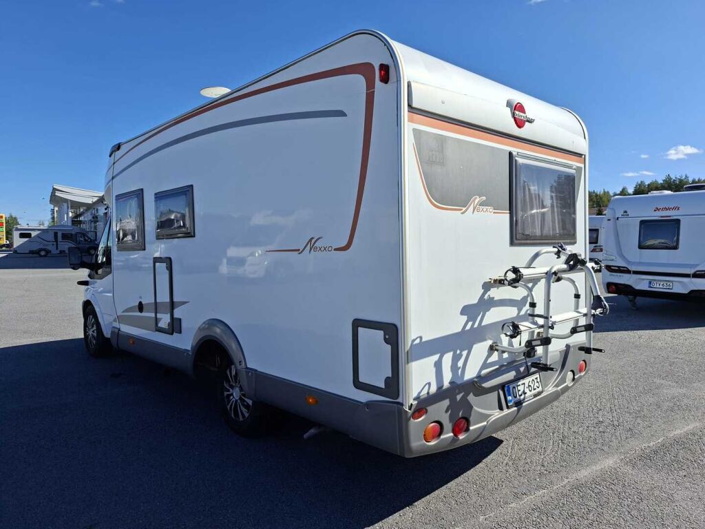 Bürstner T660 Nexxo 2009 Valkoinen