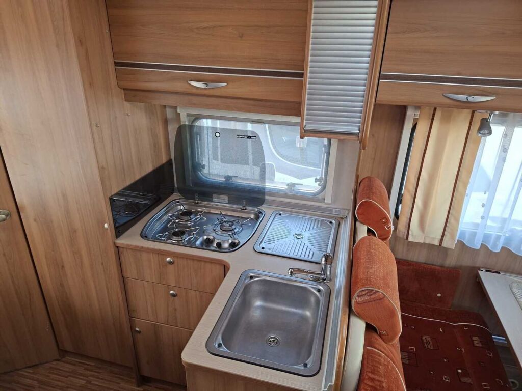 Bürstner T660 Nexxo 2009 Valkoinen