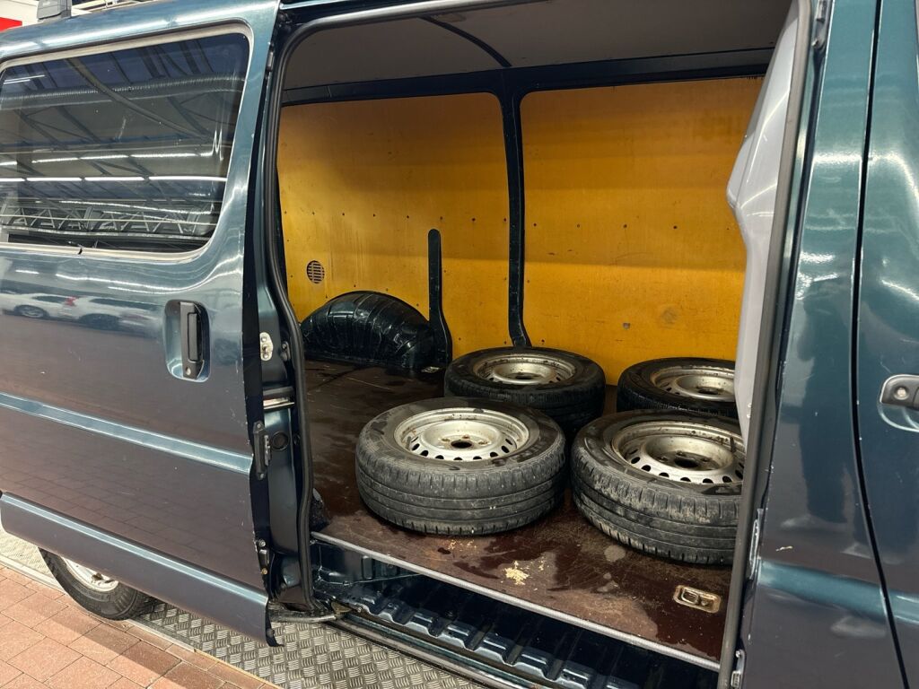 Toyota Hiace 2002 Vihreä