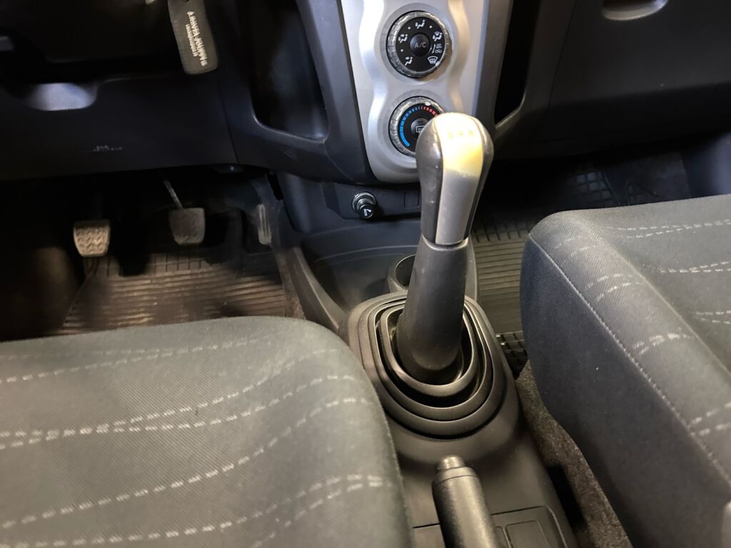 Toyota Yaris 2006 Hopea