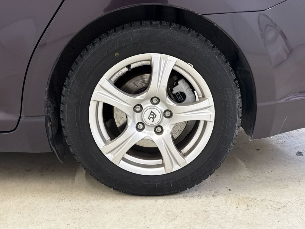 Toyota Avensis 2009 Violetti