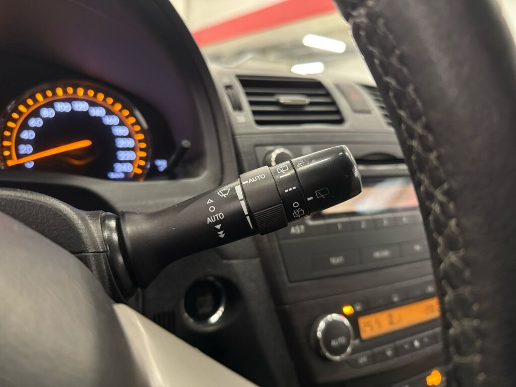 Toyota Avensis 2009 Violetti