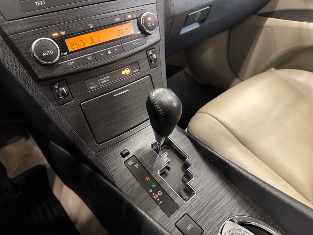 Toyota Avensis 2009 Violetti