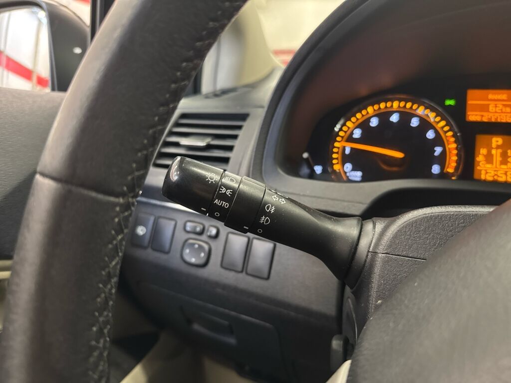 Toyota Avensis 2009 Violetti