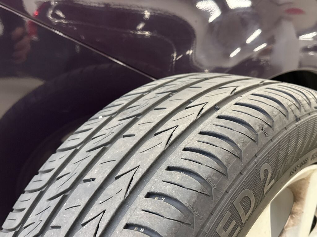 Toyota Avensis 2009 Violetti