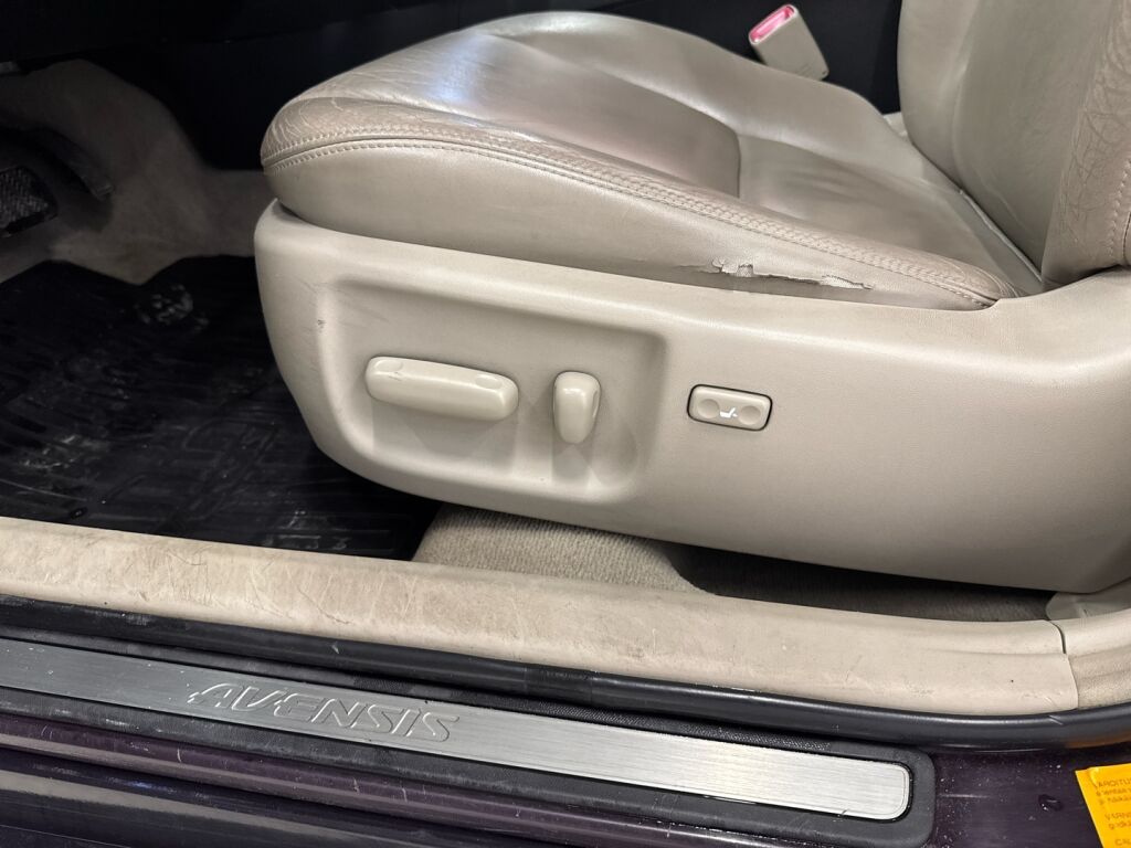 Toyota Avensis 2009 Violetti