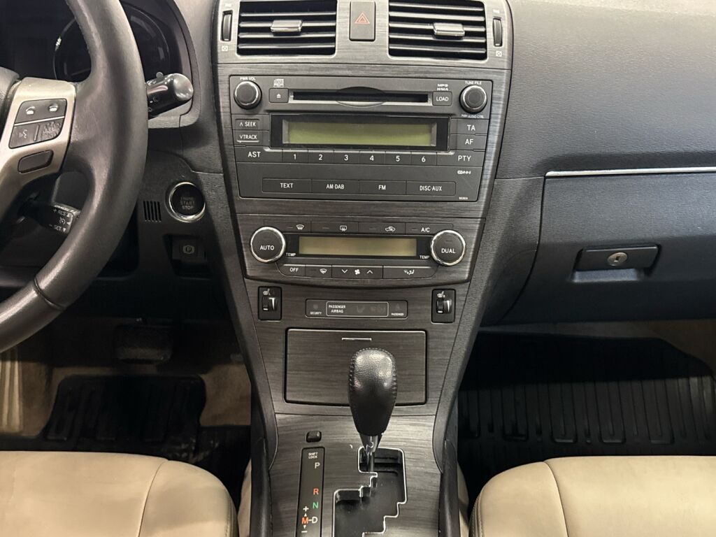 Toyota Avensis 2009 Violetti