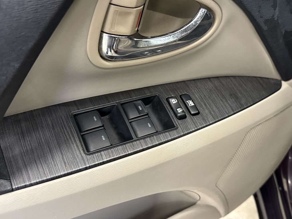 Toyota Avensis 2009 Violetti