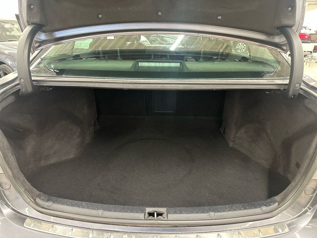 Toyota Avensis 2010 Harmaa