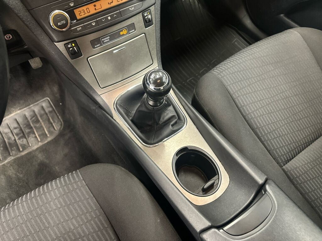 Toyota Avensis 2010 Harmaa