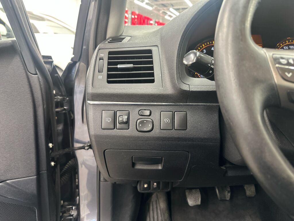 Toyota Avensis 2010 Harmaa